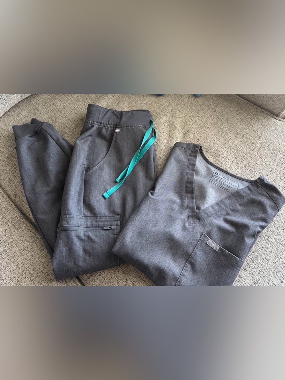Figs Gray Jogger Scrub Set with Teal Drawstring